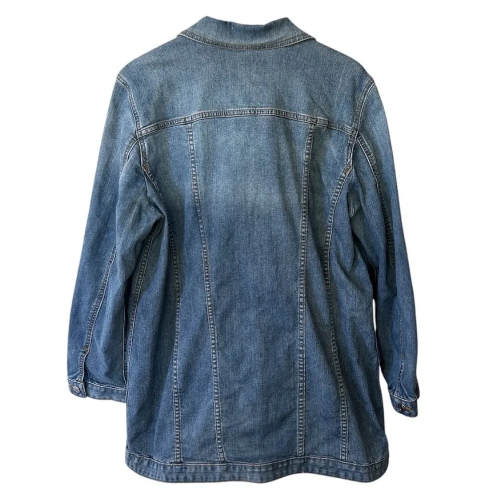 Chico's | Women’s Medium Blue Denim Long Line Button Front Jean Jacket Sz 12-14 - Picture 4 of 15
